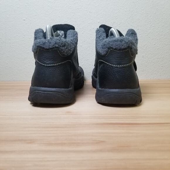 Keen Big Kids Size 4 Winter Snow Booties Black Leather Wide Strap Slip On - Picture 8 of 11